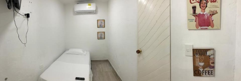 Bathroom, TV and multimedia, air conditioner