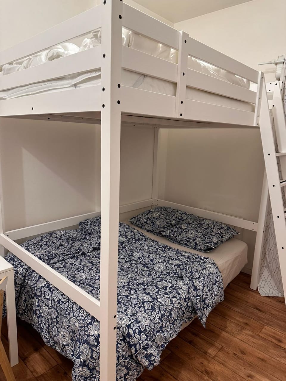 Bed, bunk bed