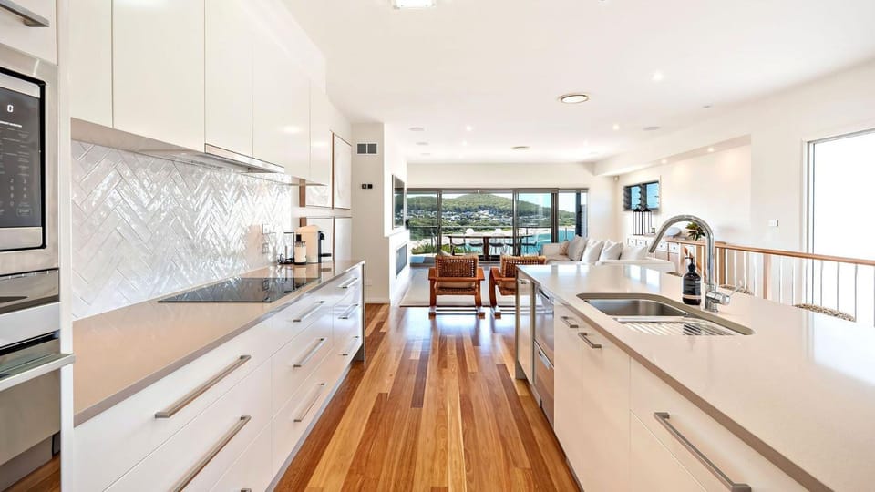 Kitchen or kitchenette, Living room, Seating area, Dining area, dishwasher, minibar, pet friendly, stove