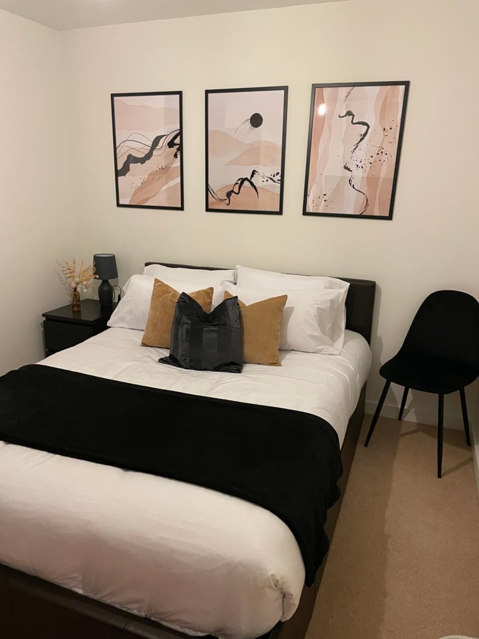 Bed, Photo of the whole room, Bedroom