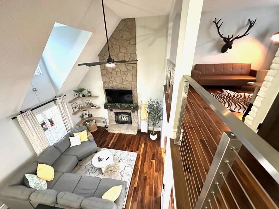 Cheerful 4 bedroom home w/ fireplace & game room Villa in Mason