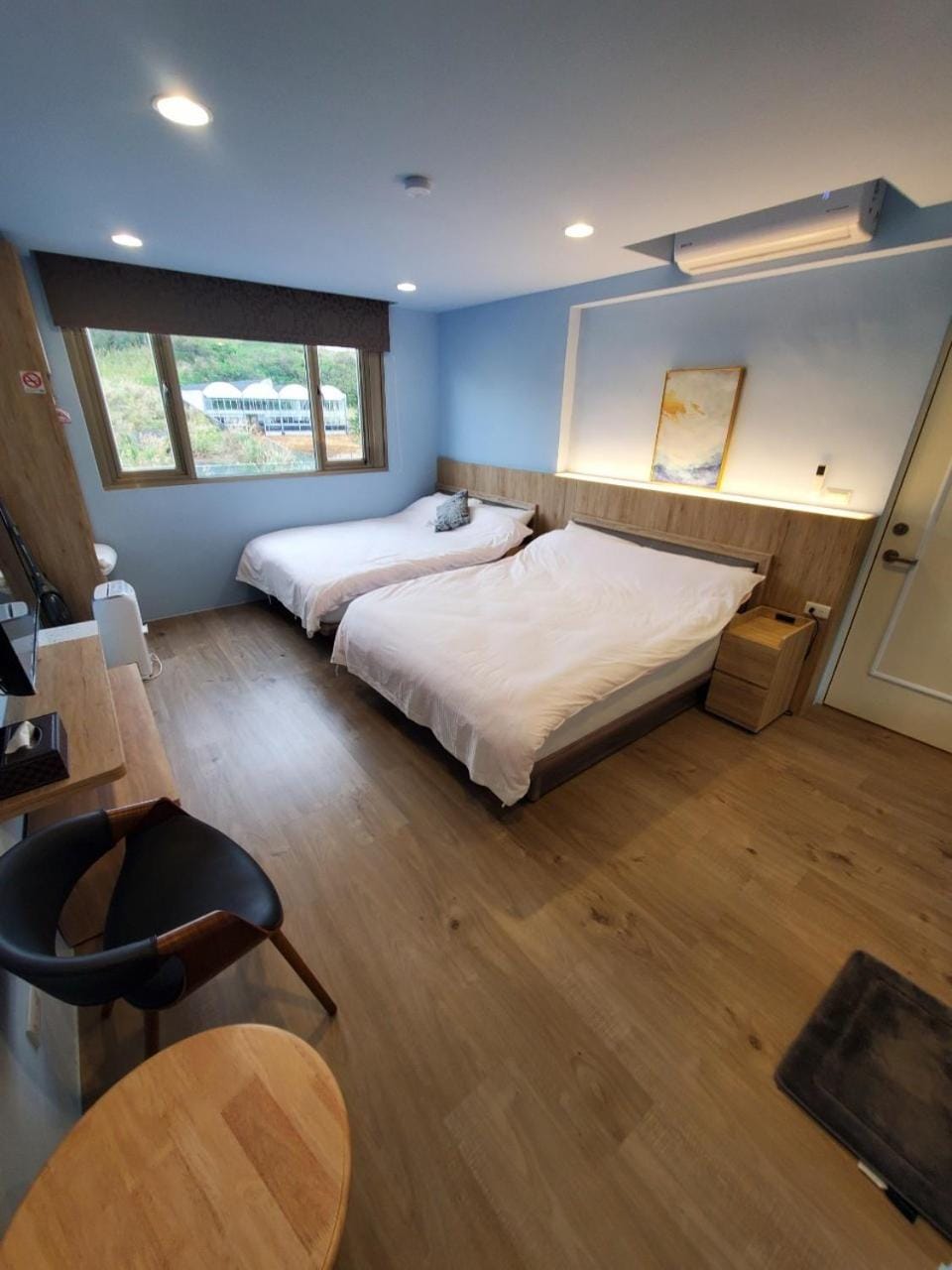 Photo of the whole room