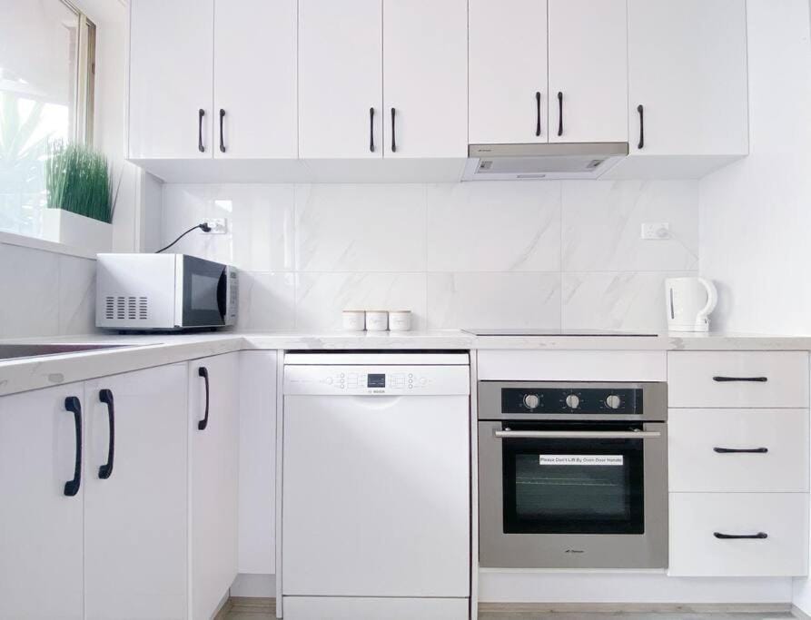 Well-Located 2-Bedroom Unit in Mornington House in Mornington