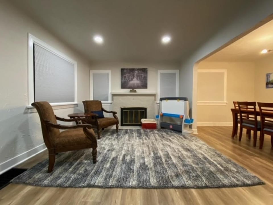 Seating area, Family