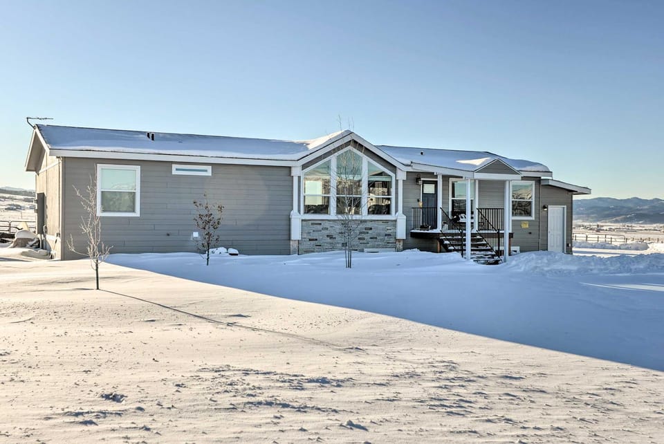 Cozy Home: Mtn Views, A/C, in Heart of Star Valley Apartment in Wyoming