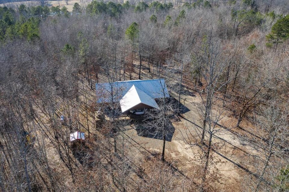 Bent Tree Cabin, on Private 12.5 Acres + Hot Tub Cabin in Oklahoma