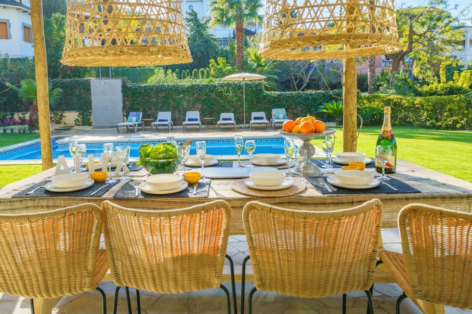 Patio, Spring, Garden, Balcony/Terrace, Food and drinks, Dining area, Food, Garden view, Pool view, Swimming pool, sunbed