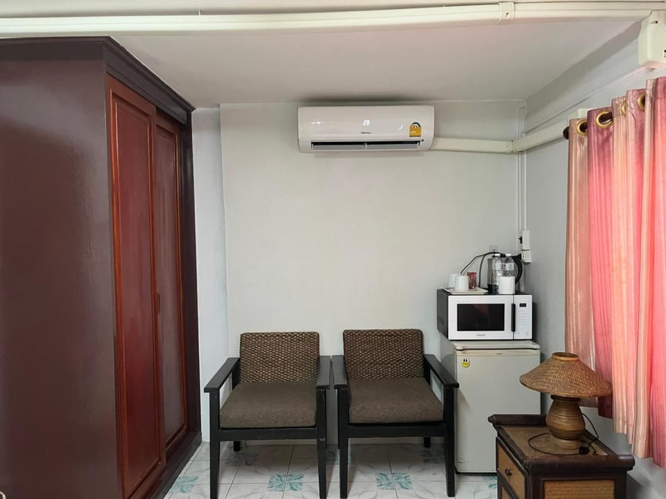 High5 Guesthouse Hotel in Pattaya City