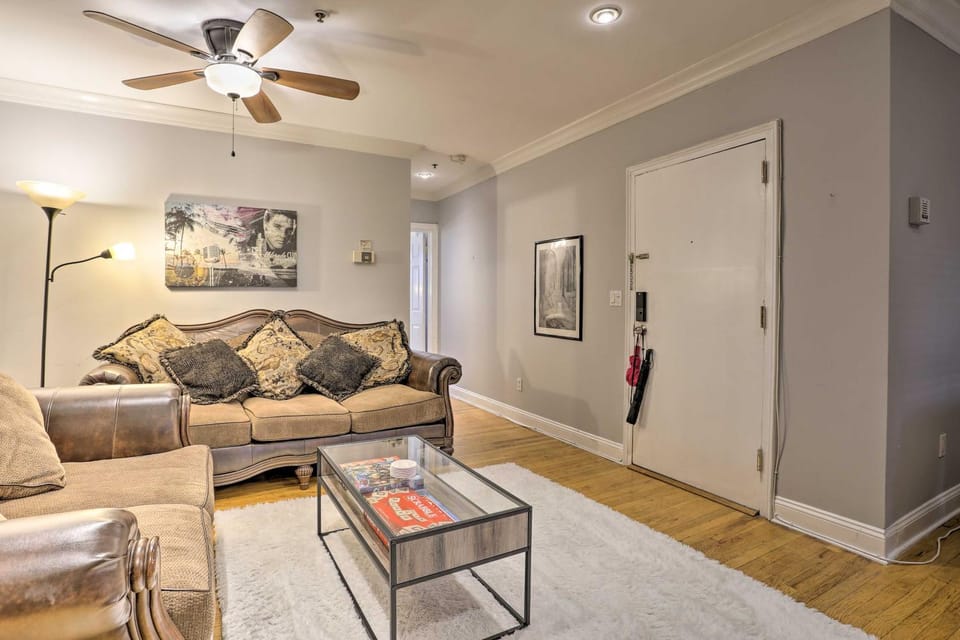 Couple’s Hub Near MetLife, Walk to Public Transit! House in Hoboken