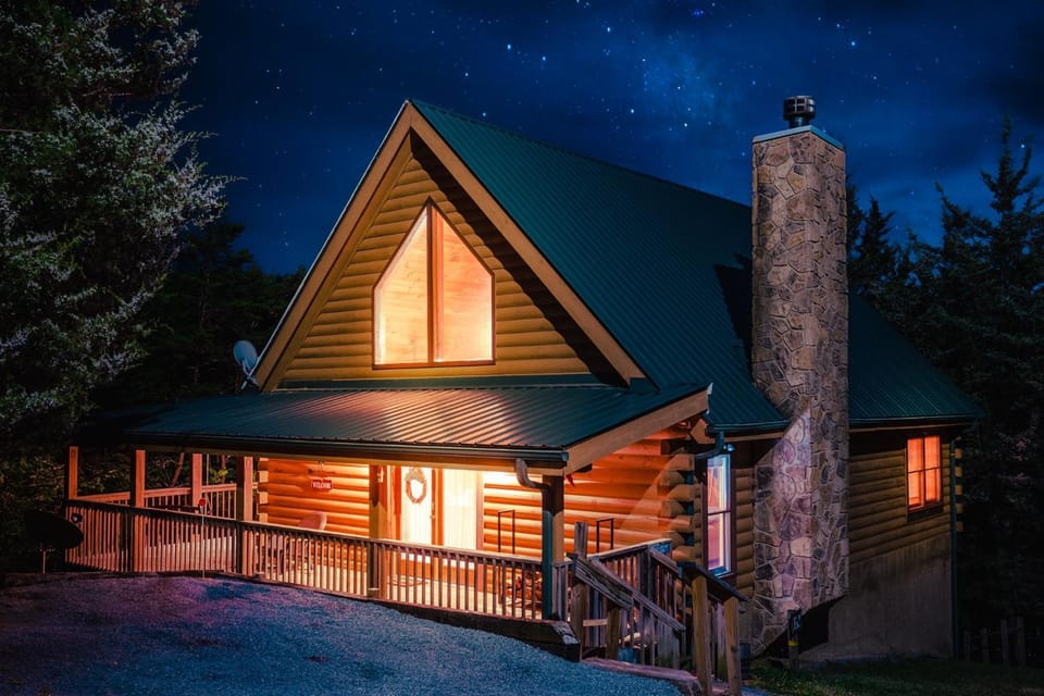 A Smoky Mountain Lake Cabin - Spacious Smoky Mountain Getaway Perfect for Families & Groups Cabin in Douglas Lake
