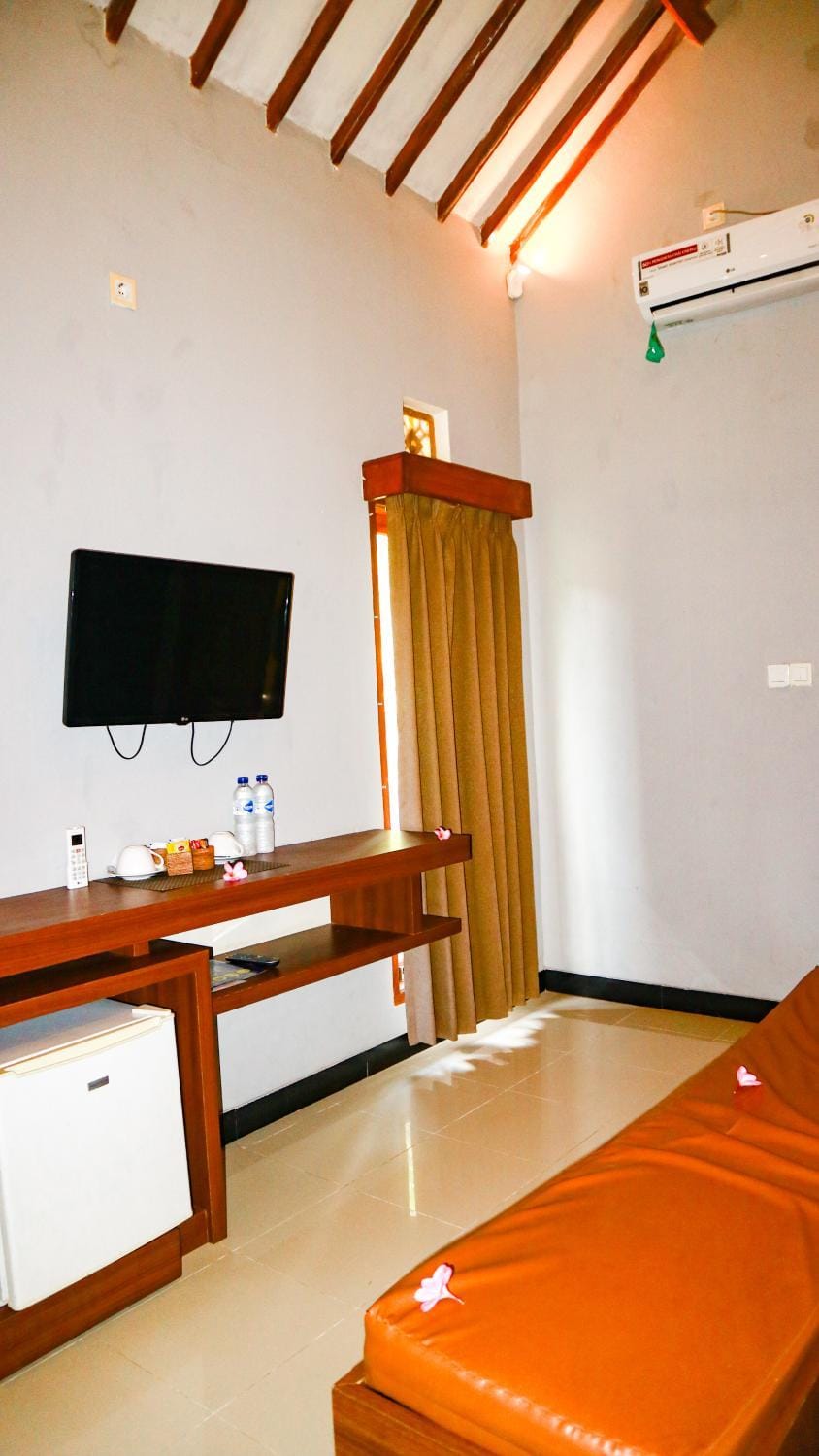 Ara Artati Lombok bungalows and Restaurant Hotel in West Praya