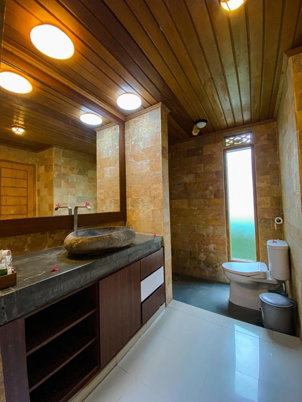 Ara Artati Lombok bungalows and Restaurant Hotel in West Praya