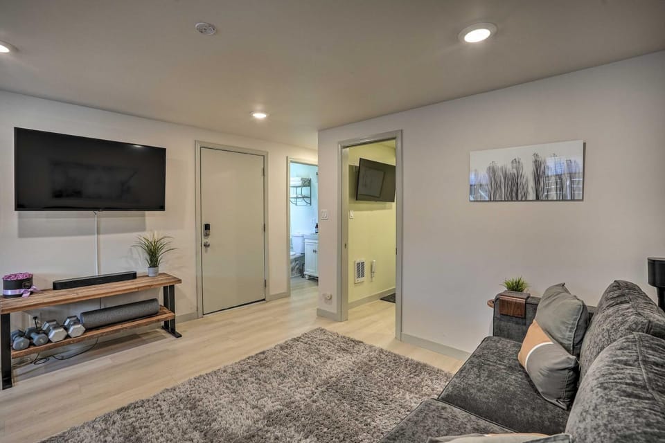 Ideally Located Oakland Home w/ Private Yard! House in Oakland