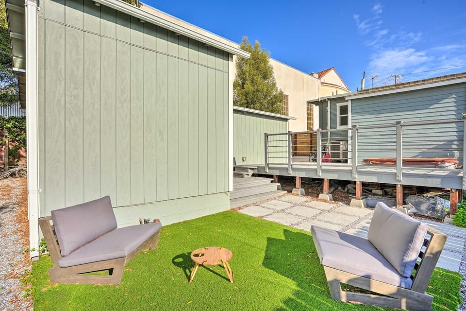 Ideally Located Oakland Home w/ Private Yard! House in Oakland