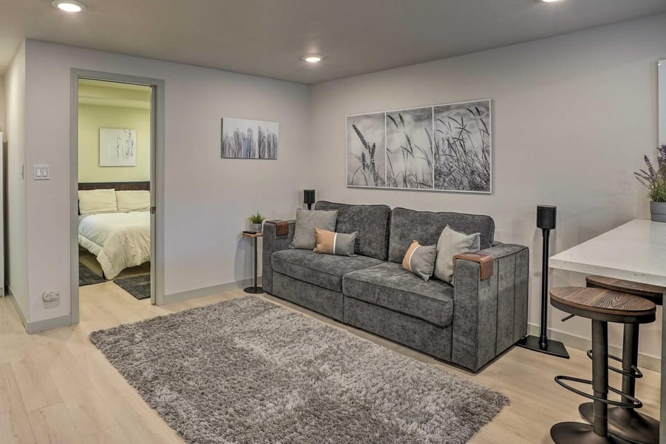 Ideally Located Oakland Home w/ Private Yard! House in Oakland