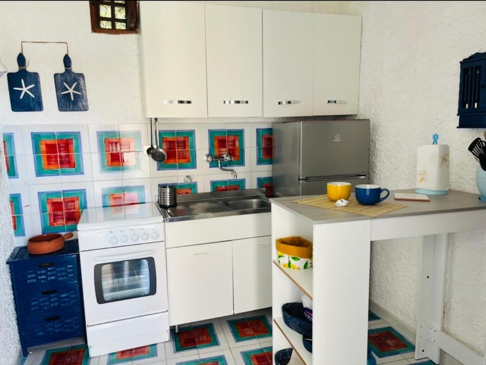 Kitchen or kitchenette, pet friendly, stove
