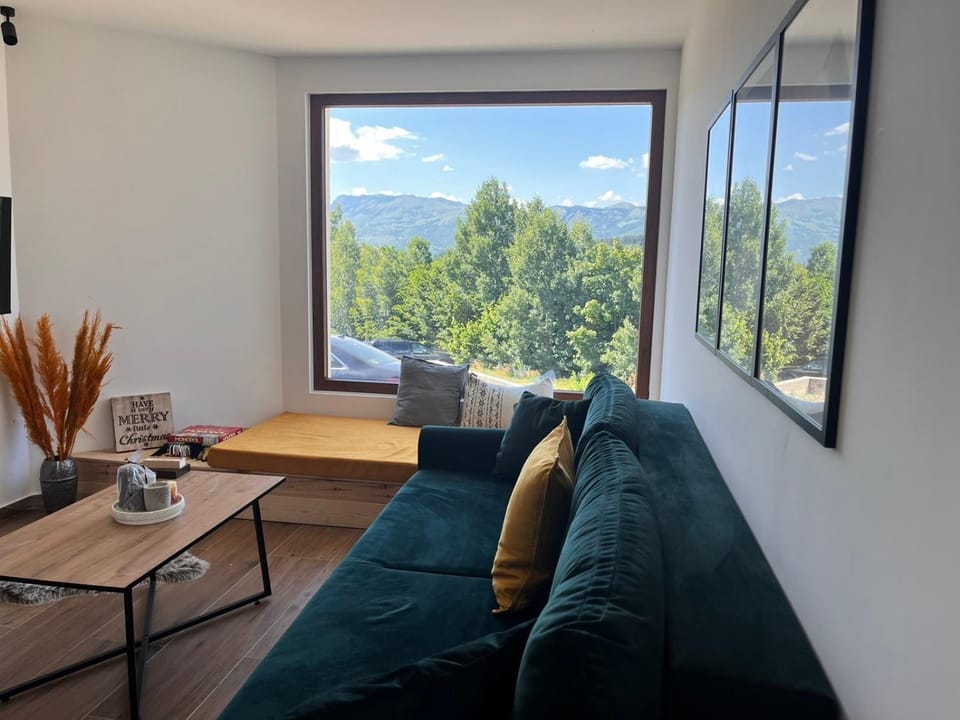 View (from property/room), Balcony/Terrace, Mountain view