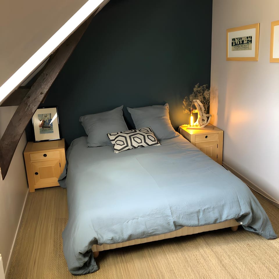 Property building, Living room, Bedroom