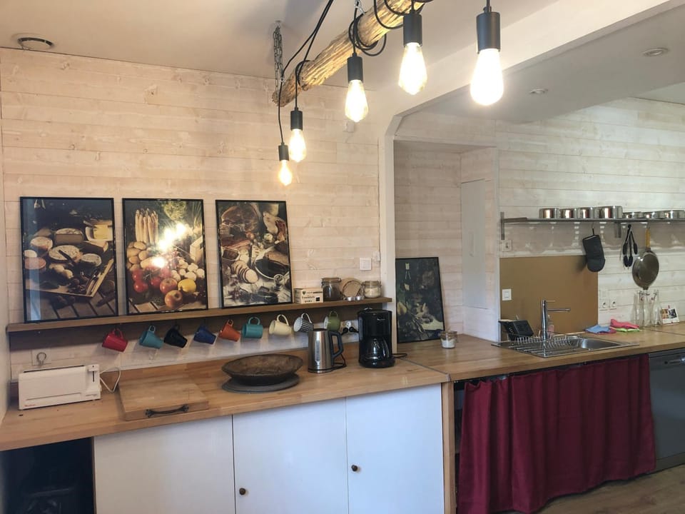 Kitchen or kitchenette, Living room