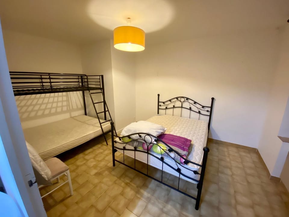 Logement individuel circuit 24h du Mans ou autre Bed and Breakfast in Pays de la Loire
