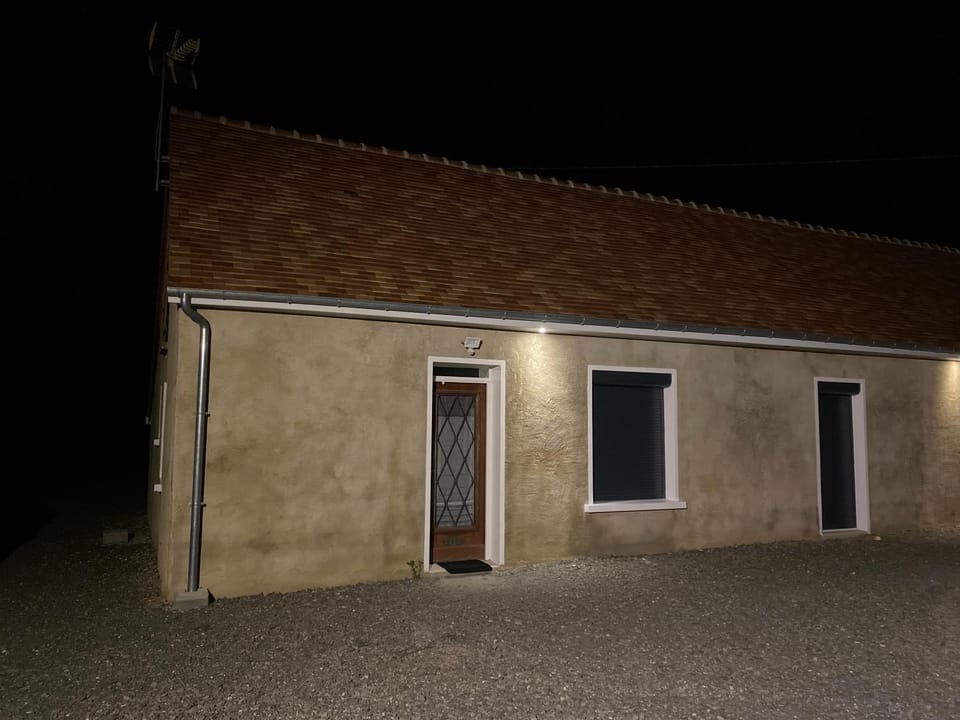 Logement individuel circuit 24h du Mans ou autre Bed and Breakfast in Pays de la Loire
