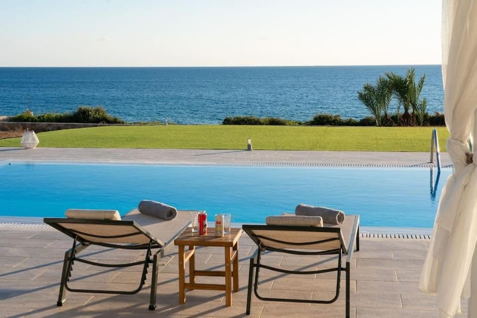 View (from property/room), Balcony/Terrace, Pool view, Swimming pool, sunbed