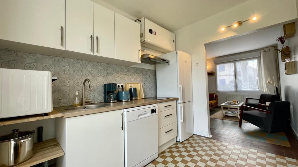 Kitchen or kitchenette, dishwasher, pet friendly, stove, toaster, kitchen