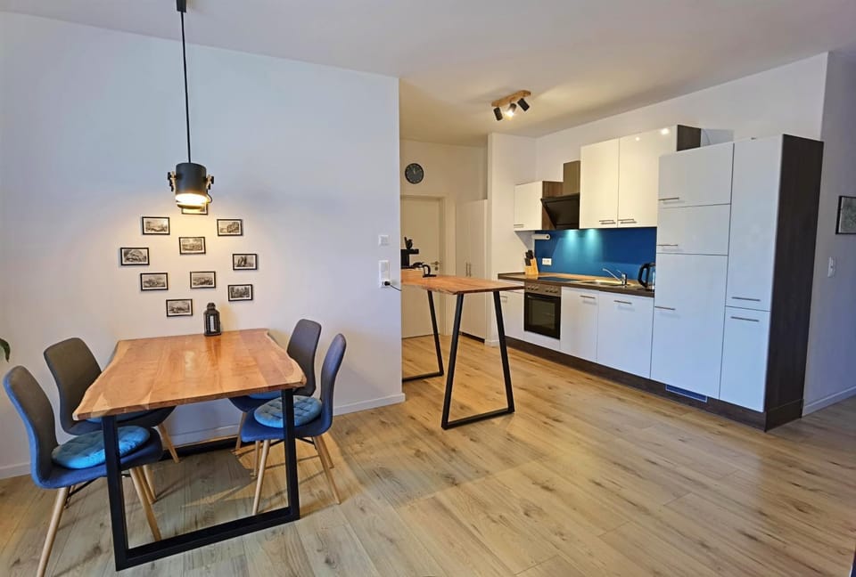 Kitchen or kitchenette, Seating area, Dining area, kitchen
