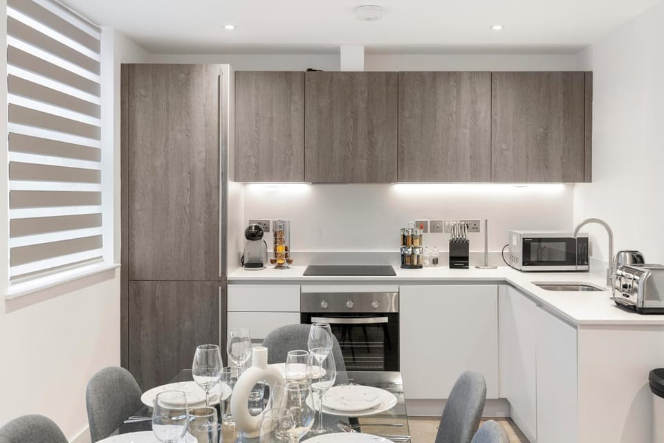 Coffee/tea facilities, Kitchen or kitchenette, Dining area, minibar, stove, toaster
