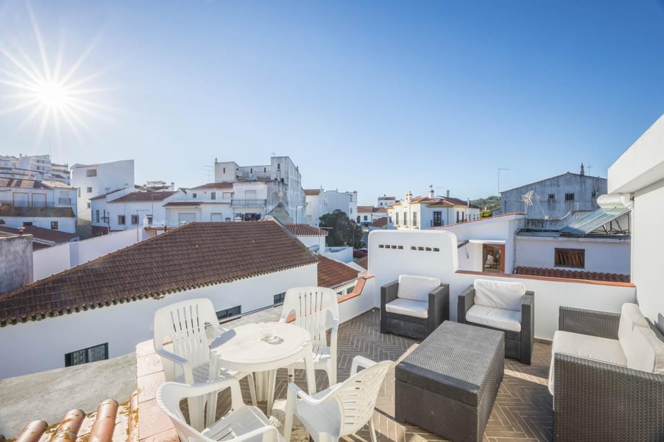 Property building, Balcony/Terrace, Living room