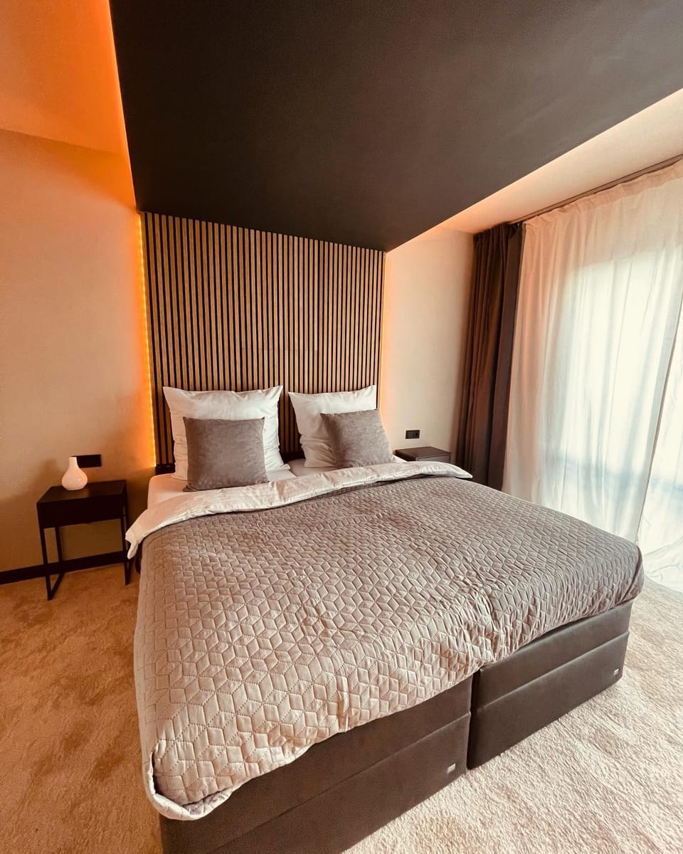 Bed, Game Room, Photo of the whole room, Bedroom