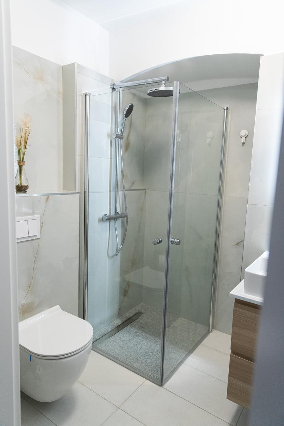 Shower, Toilet, Bathroom, towels