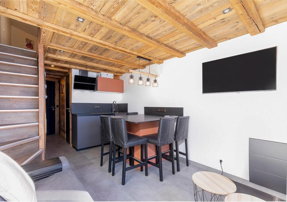 Dining area, Meals