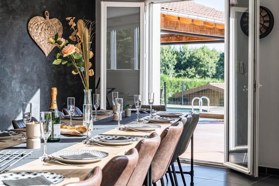 Patio, Dining area