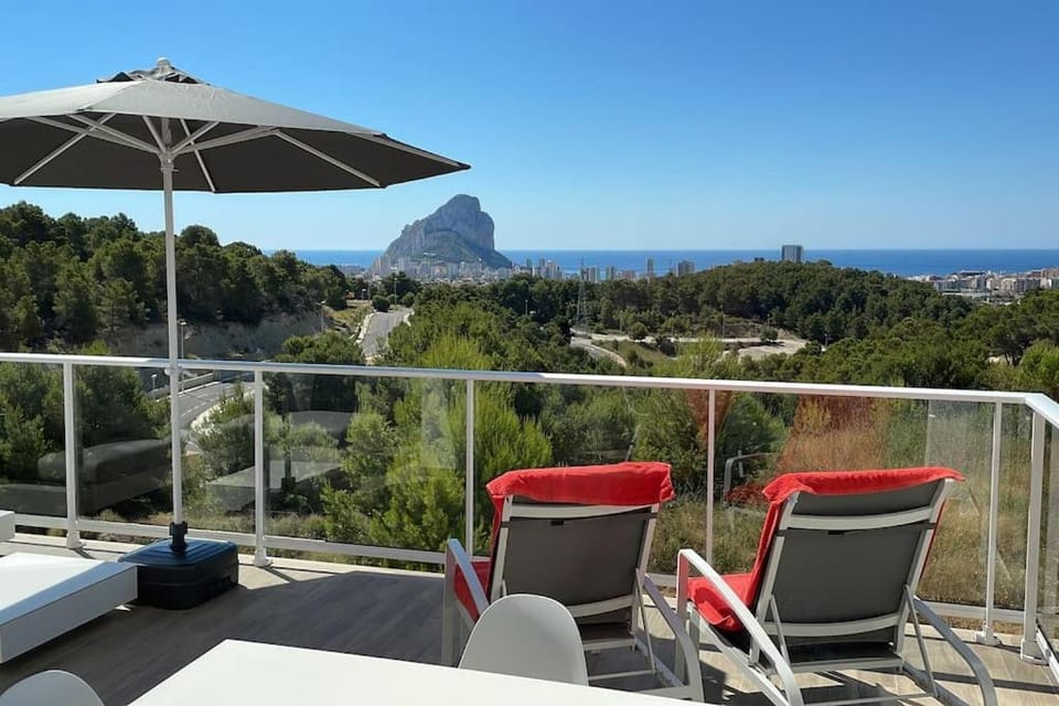 Nearby landmark, Day, Natural landscape, View (from property/room), Balcony/Terrace, Seating area, Dining area, Mountain view, Sea view, sunbed