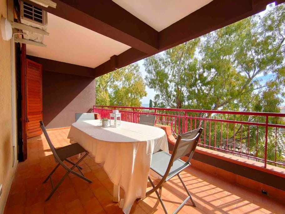Blue Holiday da Marco Apartment in Letojanni