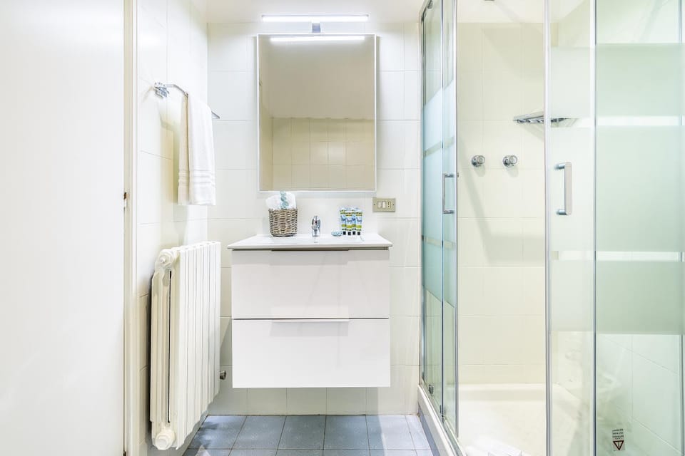 Shower, Bathroom, towels