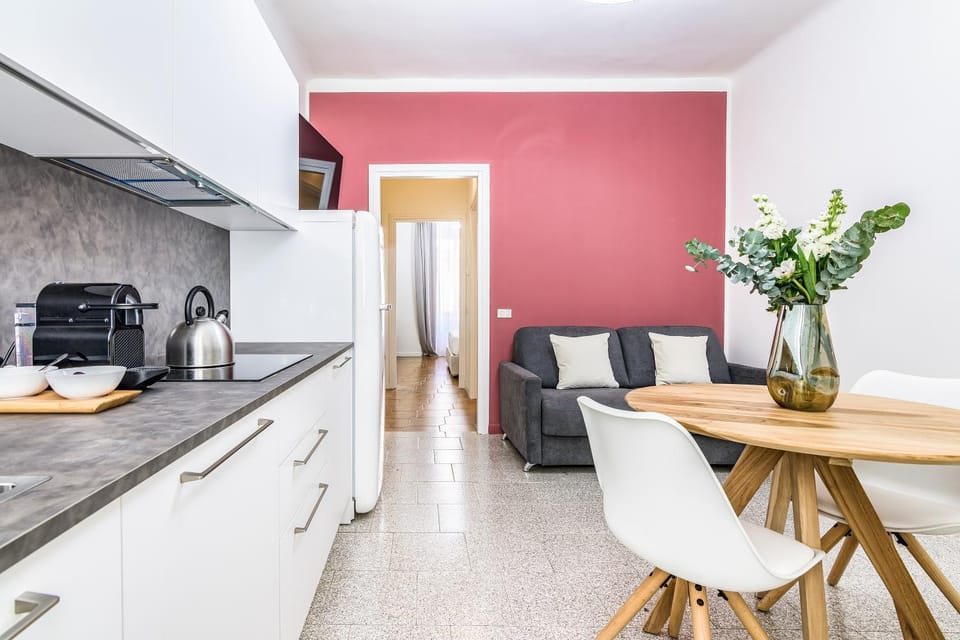 Kitchen or kitchenette, Living room, Seating area, Dining area, stove