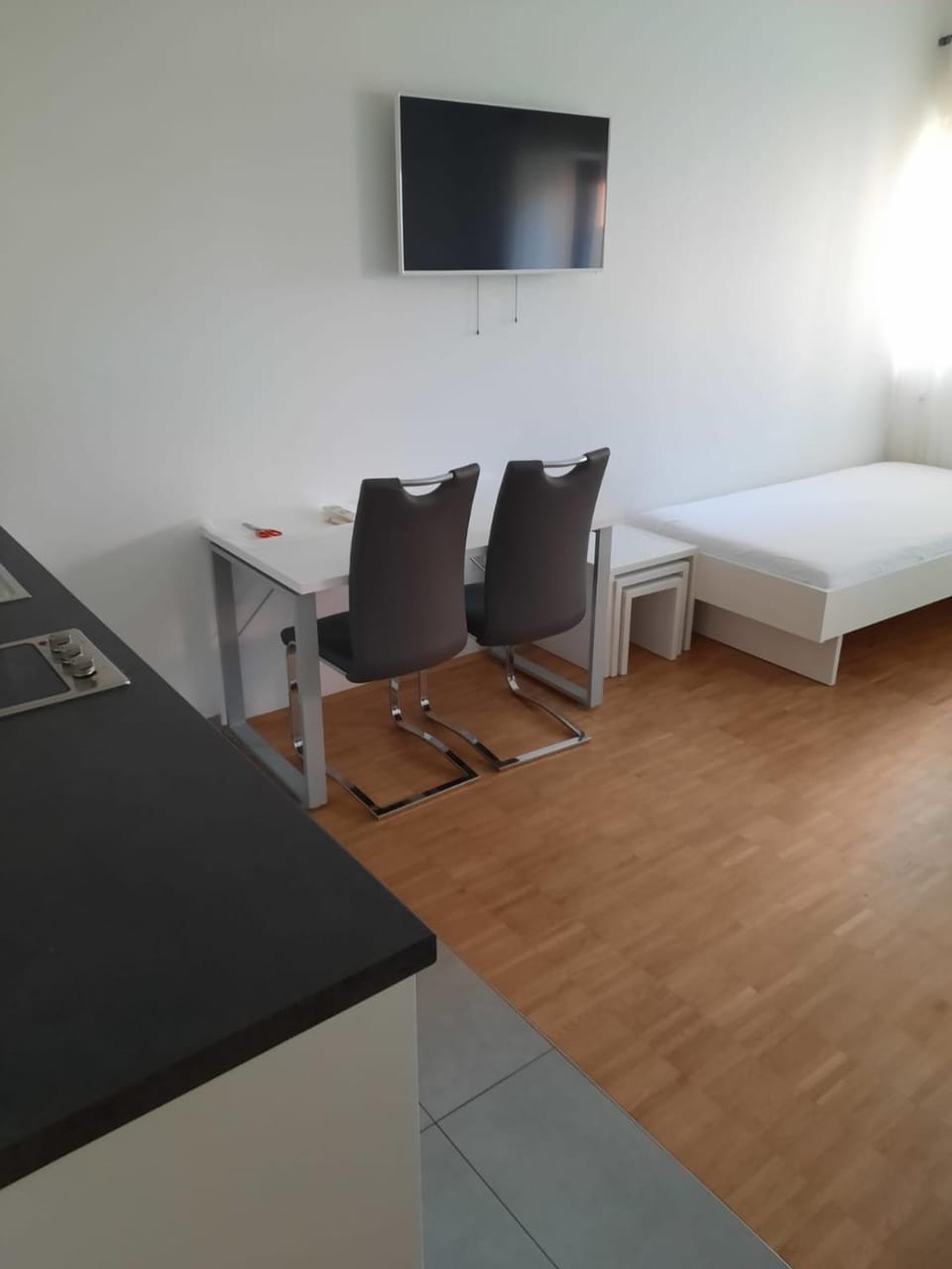 Bed, TV and multimedia, Living room, Bedroom, hair dresser