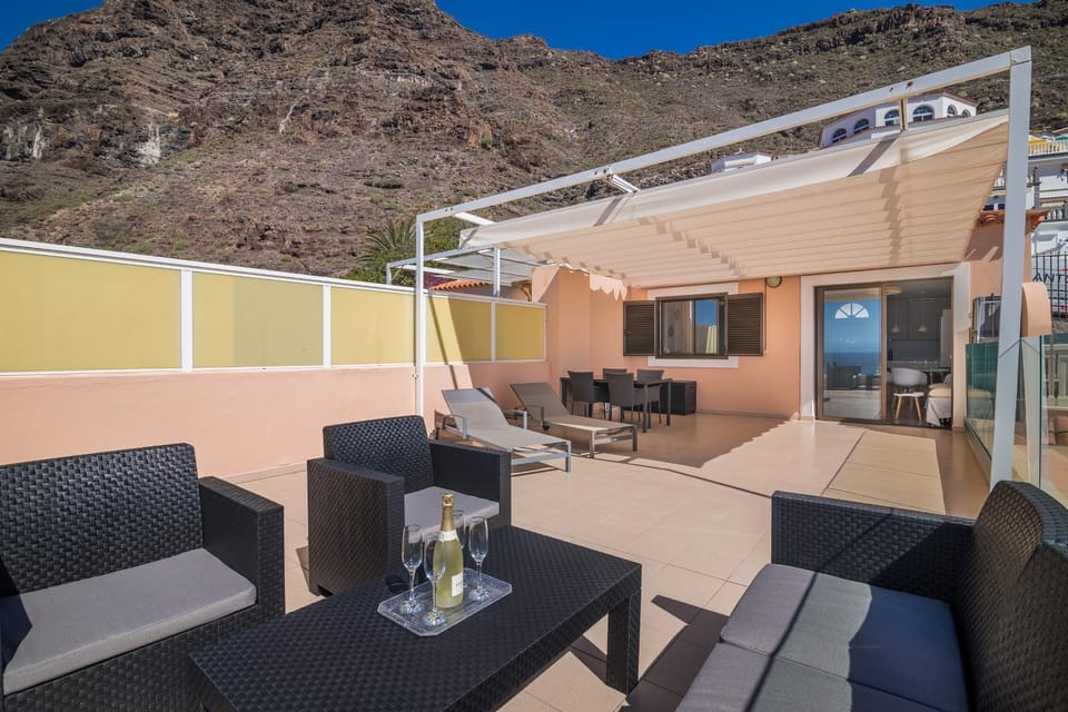 View (from property/room), Balcony/Terrace, Mountain view