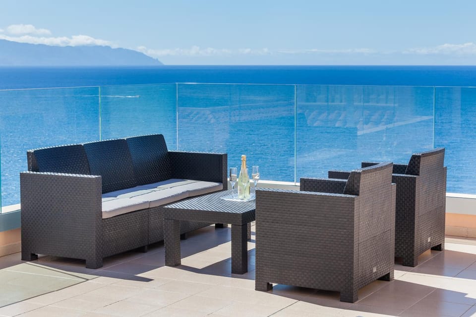 View (from property/room), Balcony/Terrace, Sea view