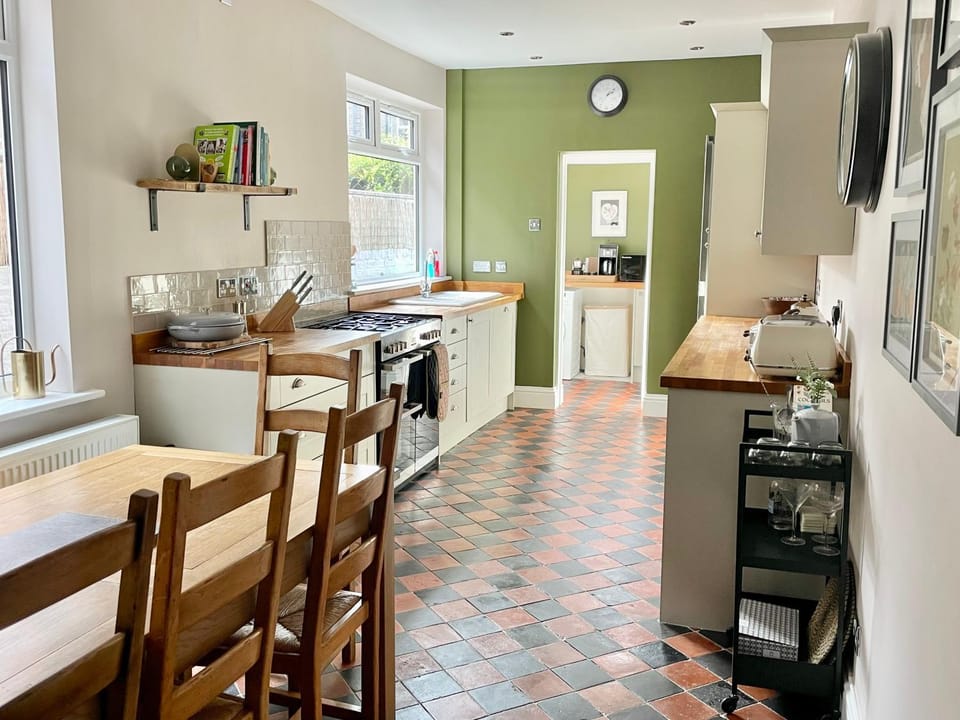 Dining area, kitchen