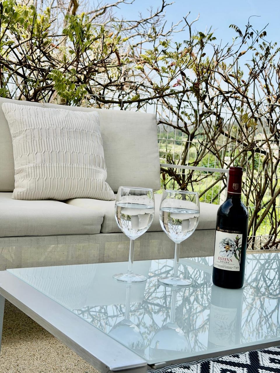 Patio, Day, Seating area, Dining area, Drinks, Alcoholic drinks