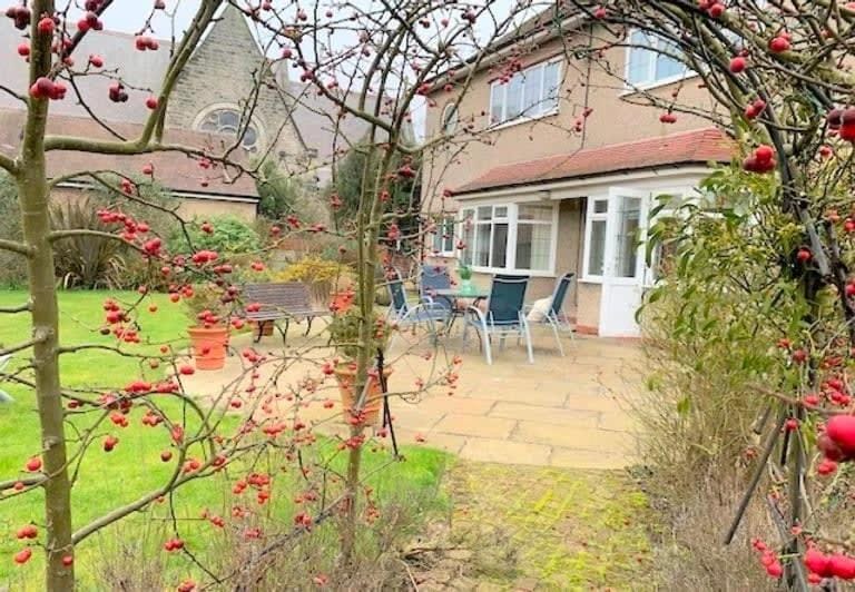 The Garden Apartment - Beautiful spacious garden apartment with two bedrooms and two parking spaces House in Filey