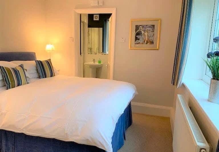 The Garden Apartment - Beautiful spacious garden apartment with two bedrooms and two parking spaces House in Filey