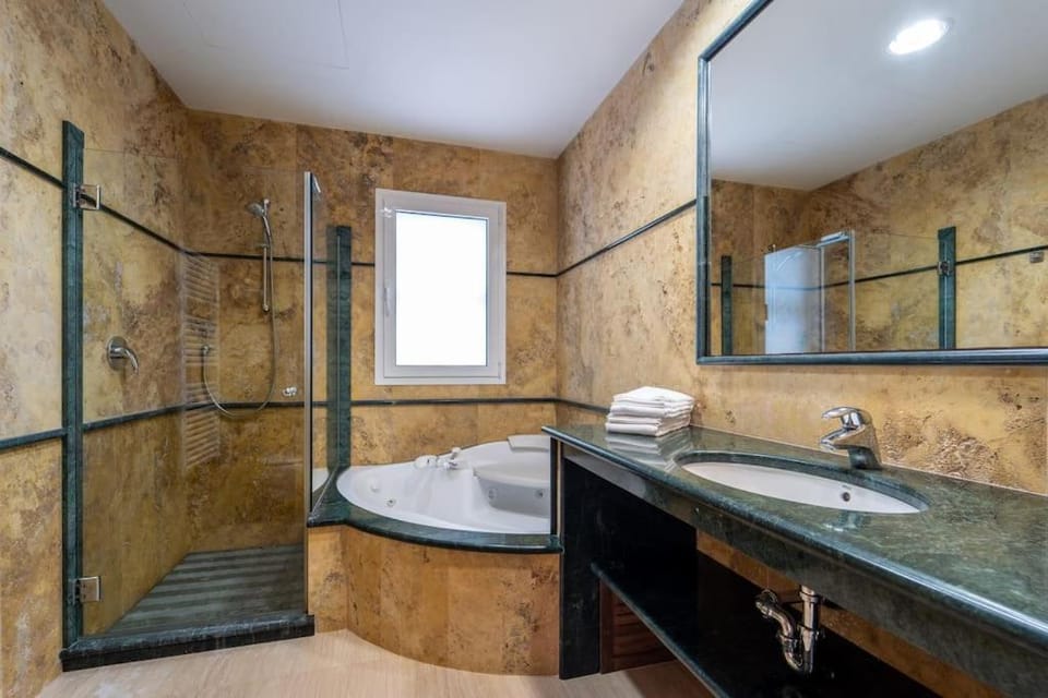Shower, Bath