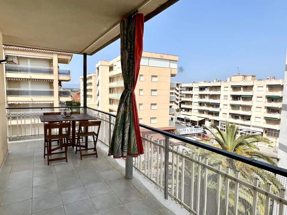 Confortable apartamento en La Pineda Apartment in La Pineda