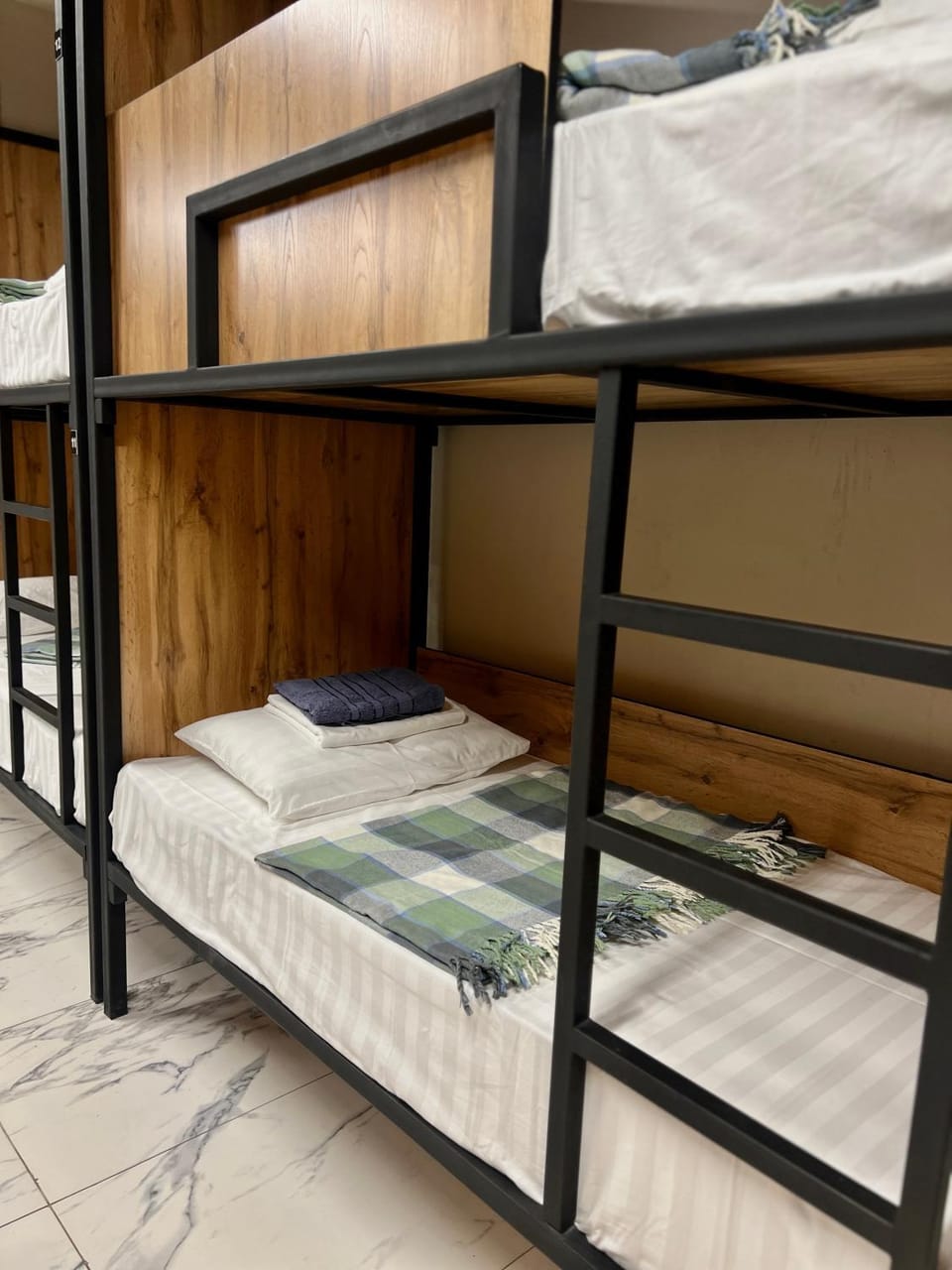 Bed, Photo of the whole room, Bedroom, bunk bed, towels