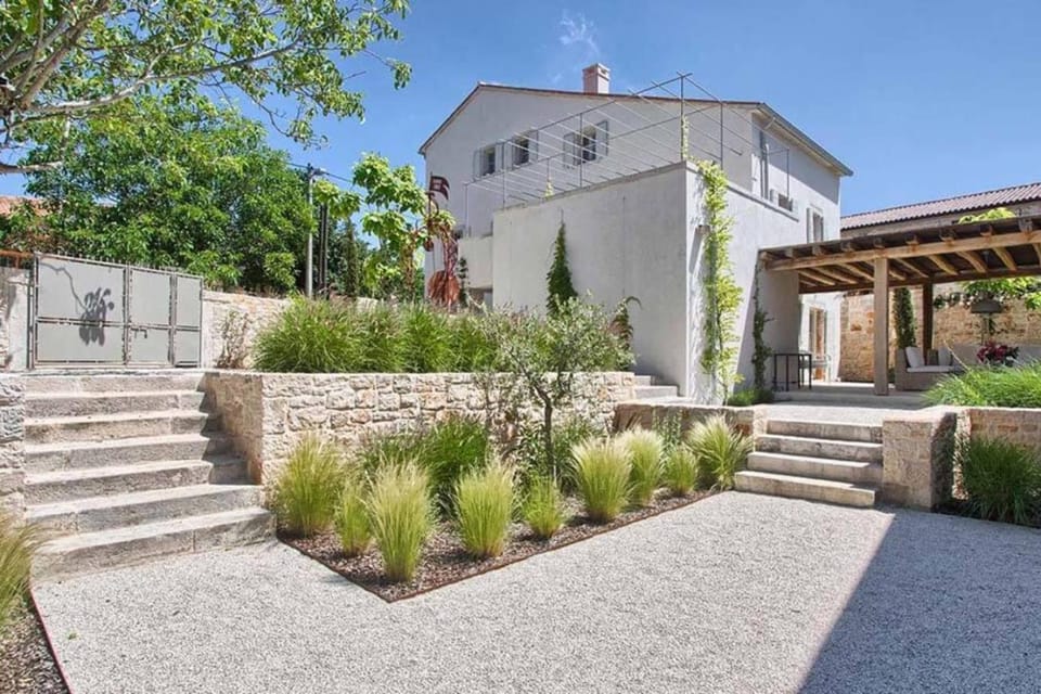 Property building, Facade/entrance, Off site