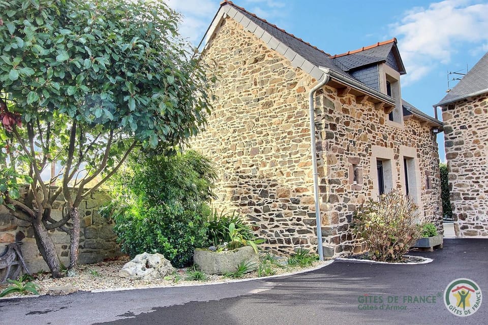 Le bel arbre Bed and Breakfast in Brittany